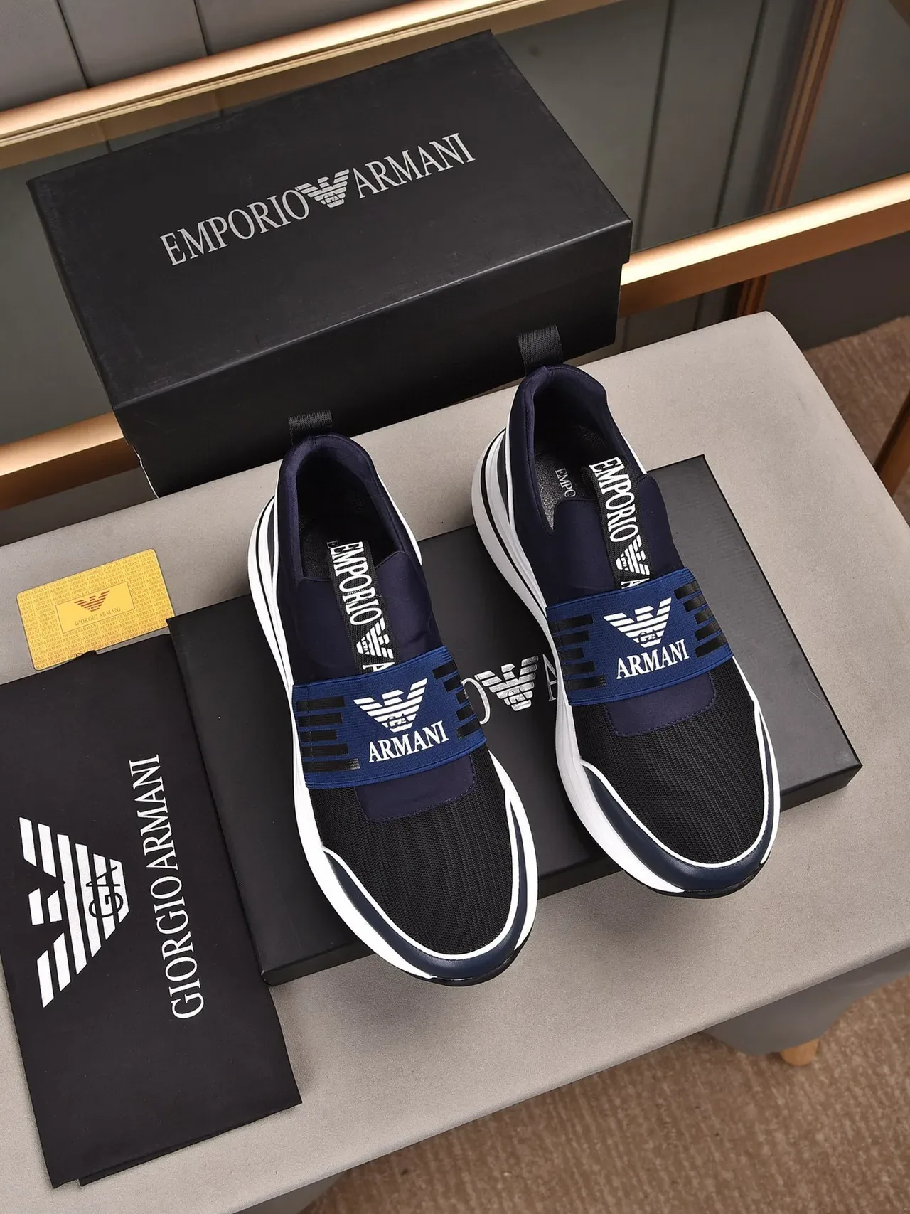 Emporio Armani Navy Black Sneakers Slip-On avec Sangle Élastique 3