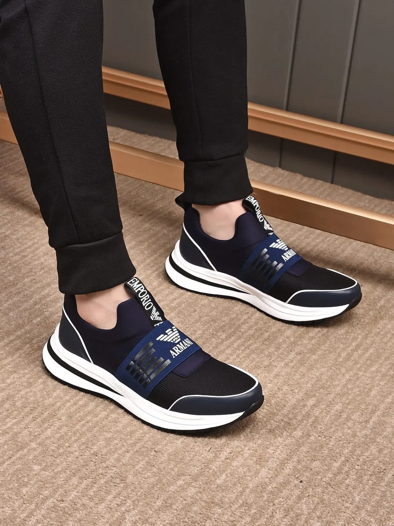 Emporio Armani Navy Black Sneakers Slip-On avec Sangle Élastique 4