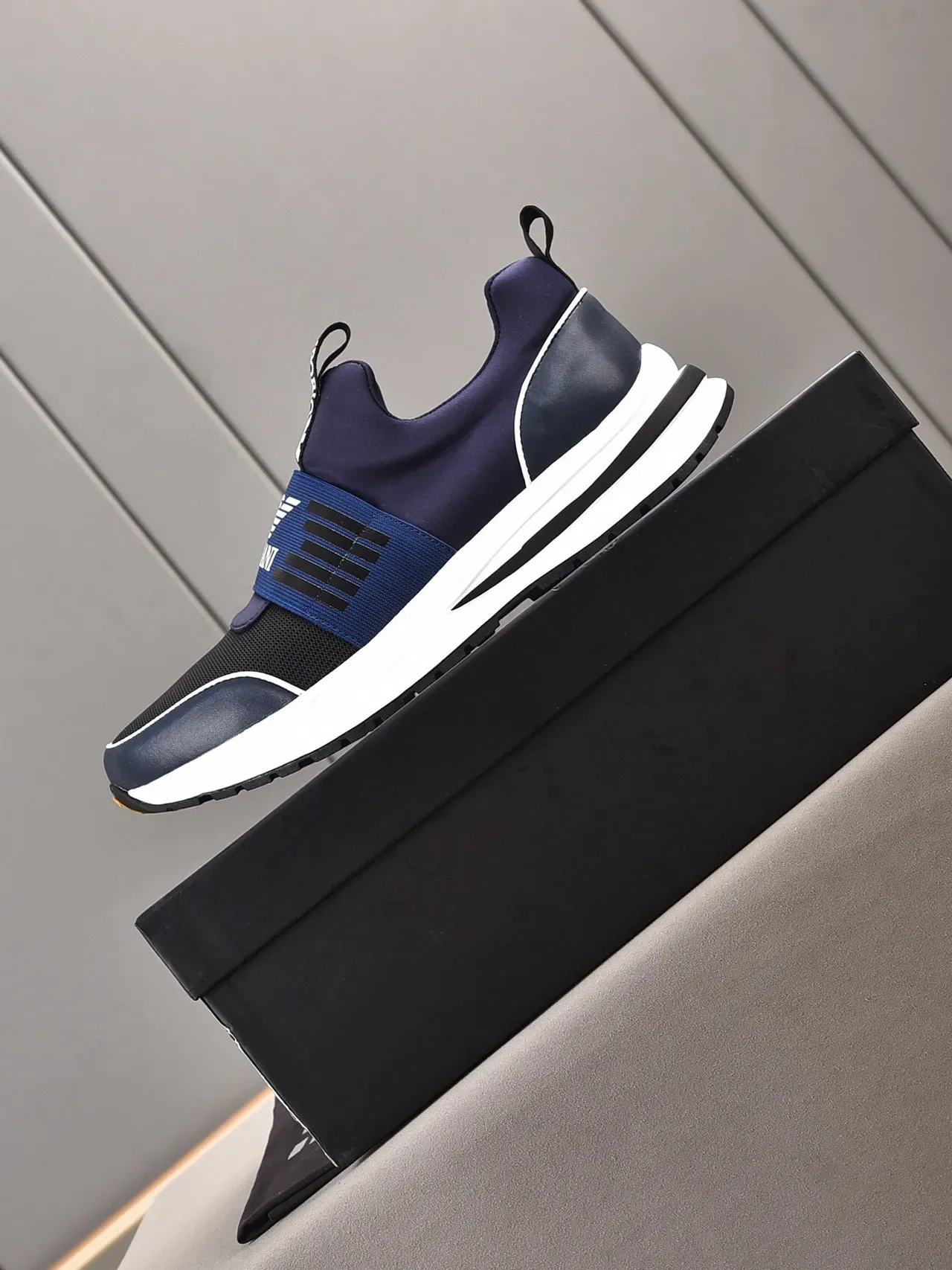 Emporio Armani Navy Black Sneakers Slip-On avec Sangle Élastique 5