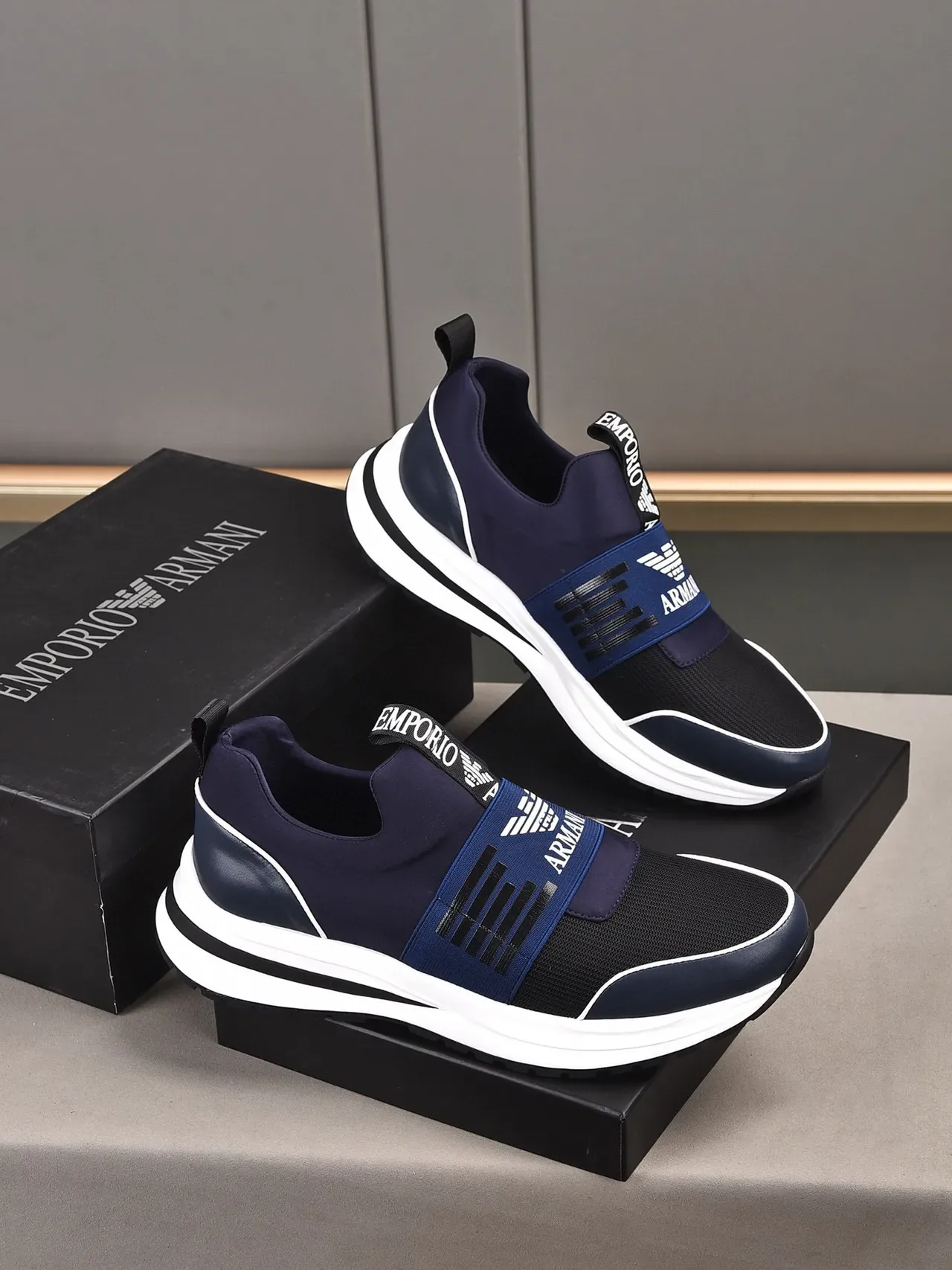 Emporio Armani Navy Black Sneakers Slip-On avec Sangle Élastique 7