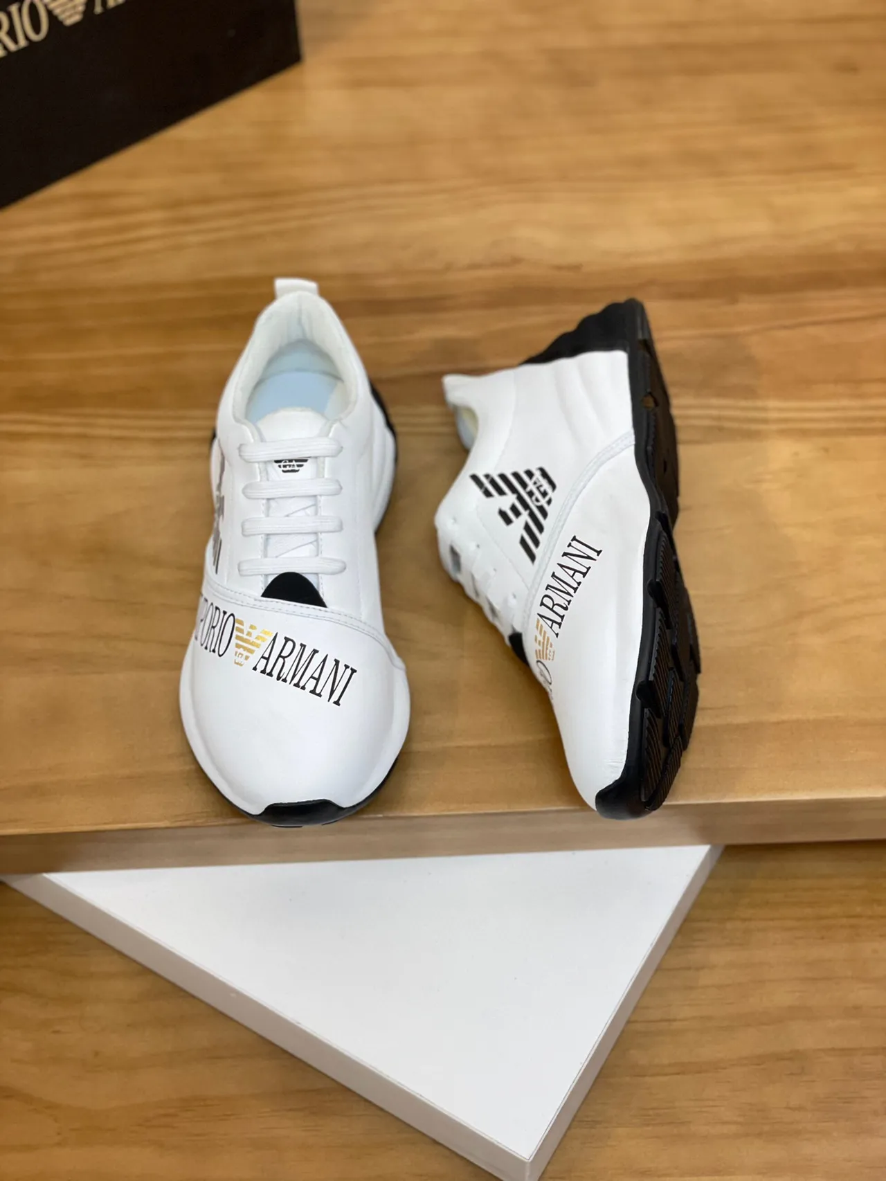 Emporio Armani Tênis Lifestyle Branco e Preto Logo Águia 3