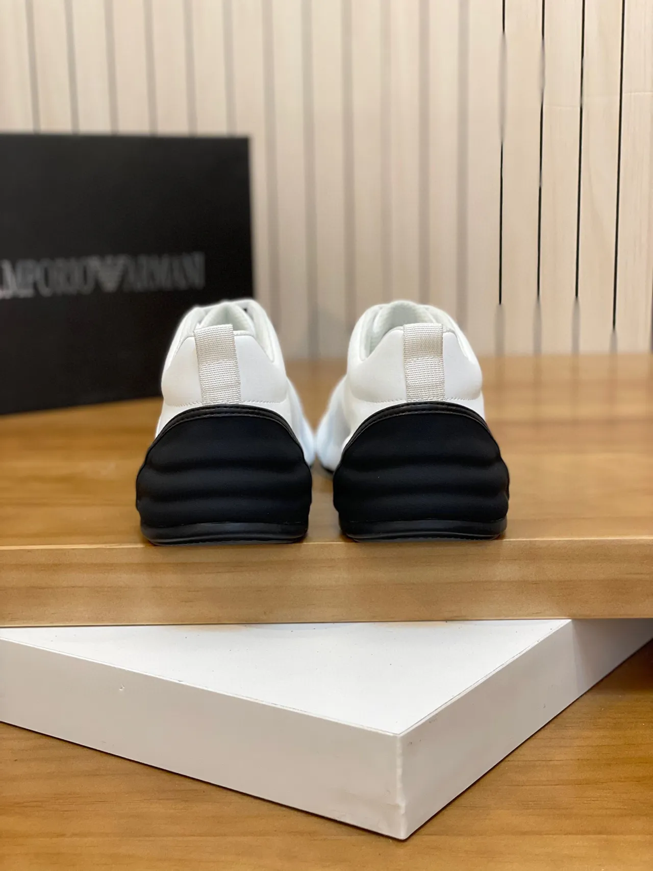 Emporio Armani Tênis Lifestyle Branco e Preto Logo Águia 7