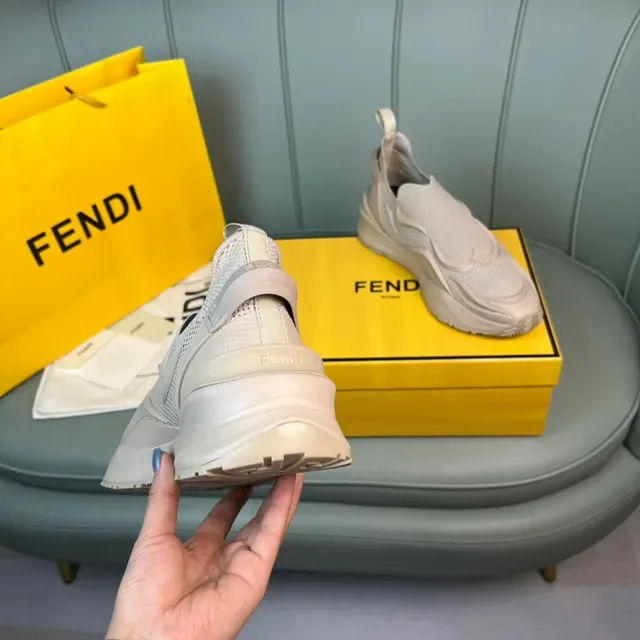 Fendi 米色针织网面套脚运动鞋 3
