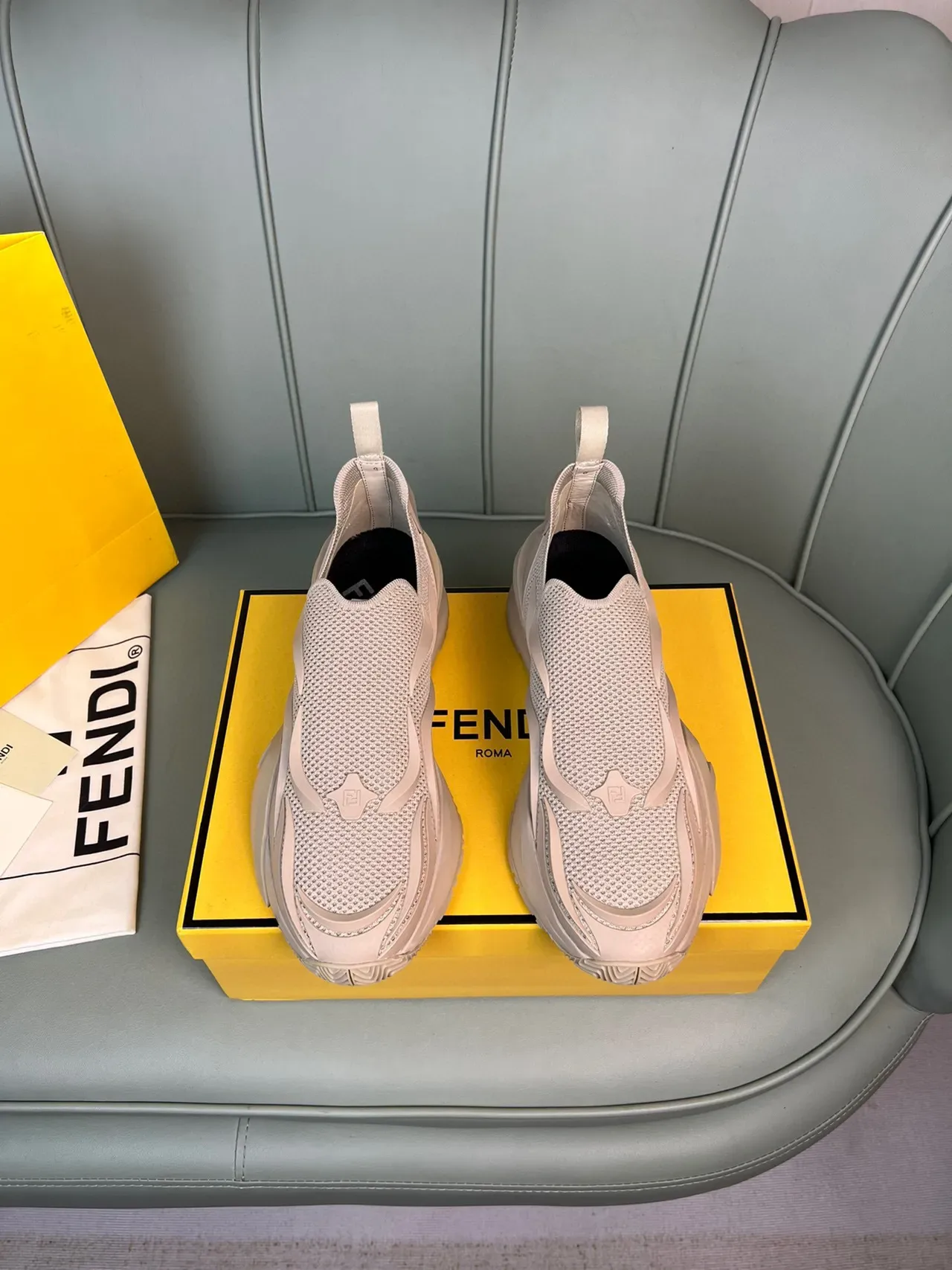 Fendi 米色针织网面套脚运动鞋 9