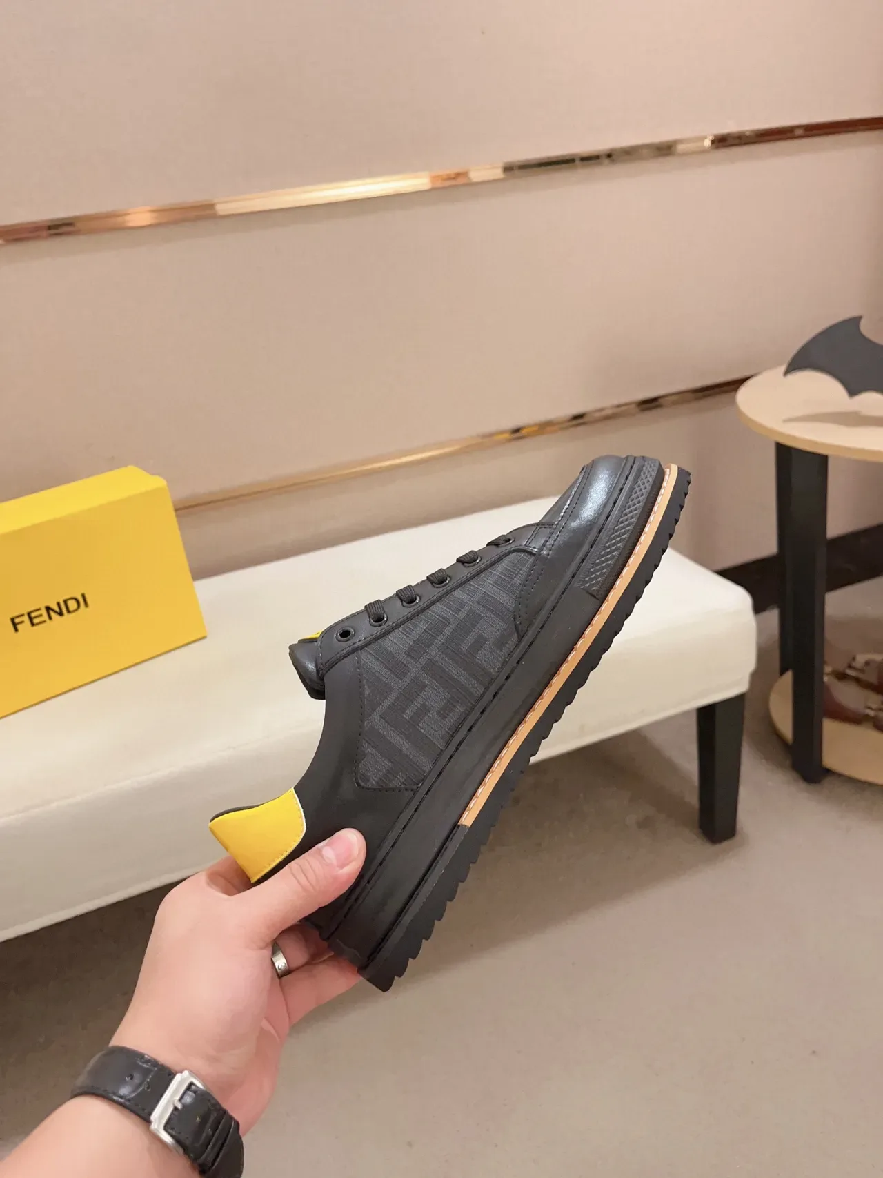 Fendi Zapatillas Lifestyle Negro y Amarillo de Cuero Panelado Low-Top 6