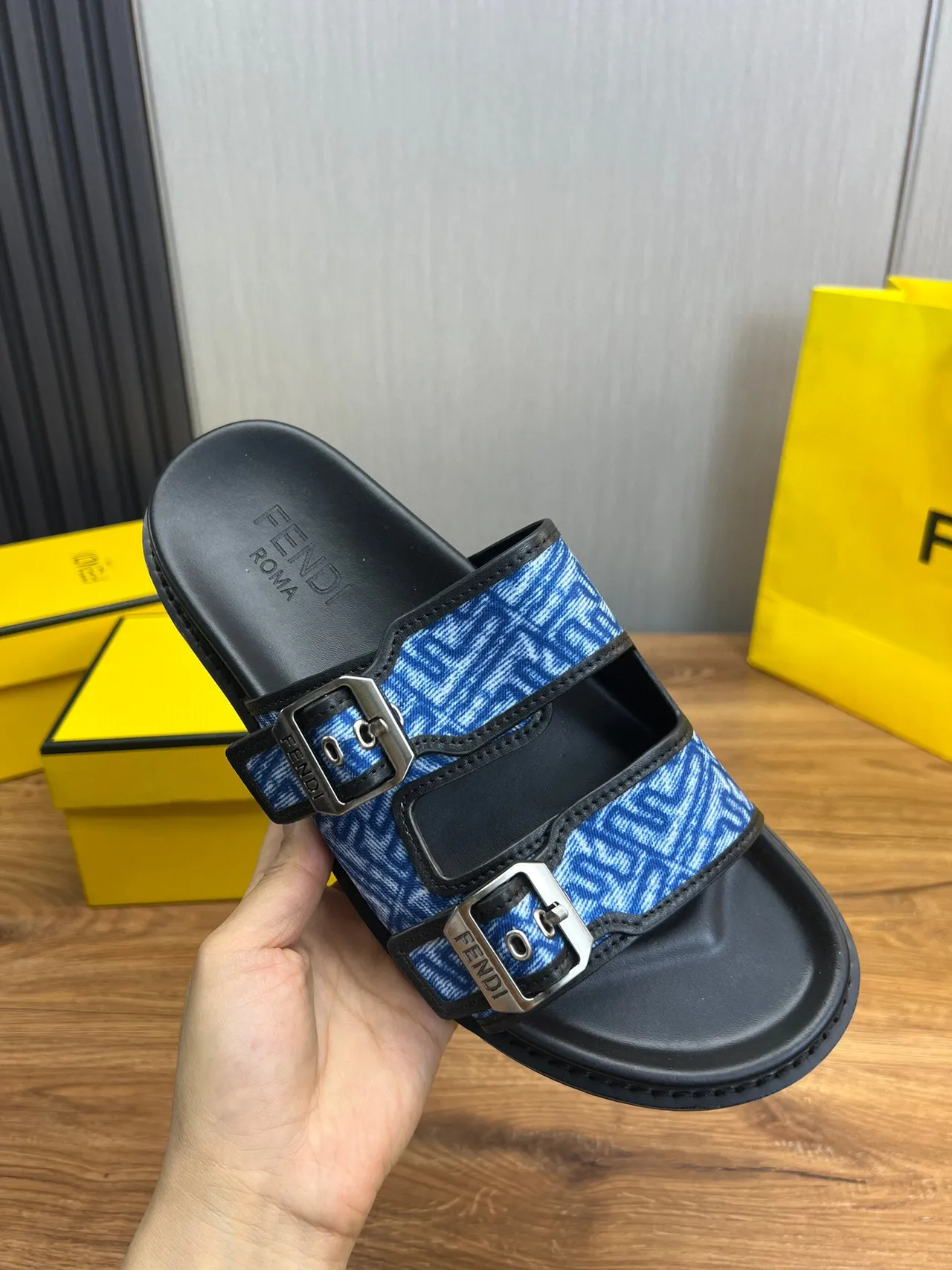 Fendi Mules à boucle bleu en Jacquard plates 8