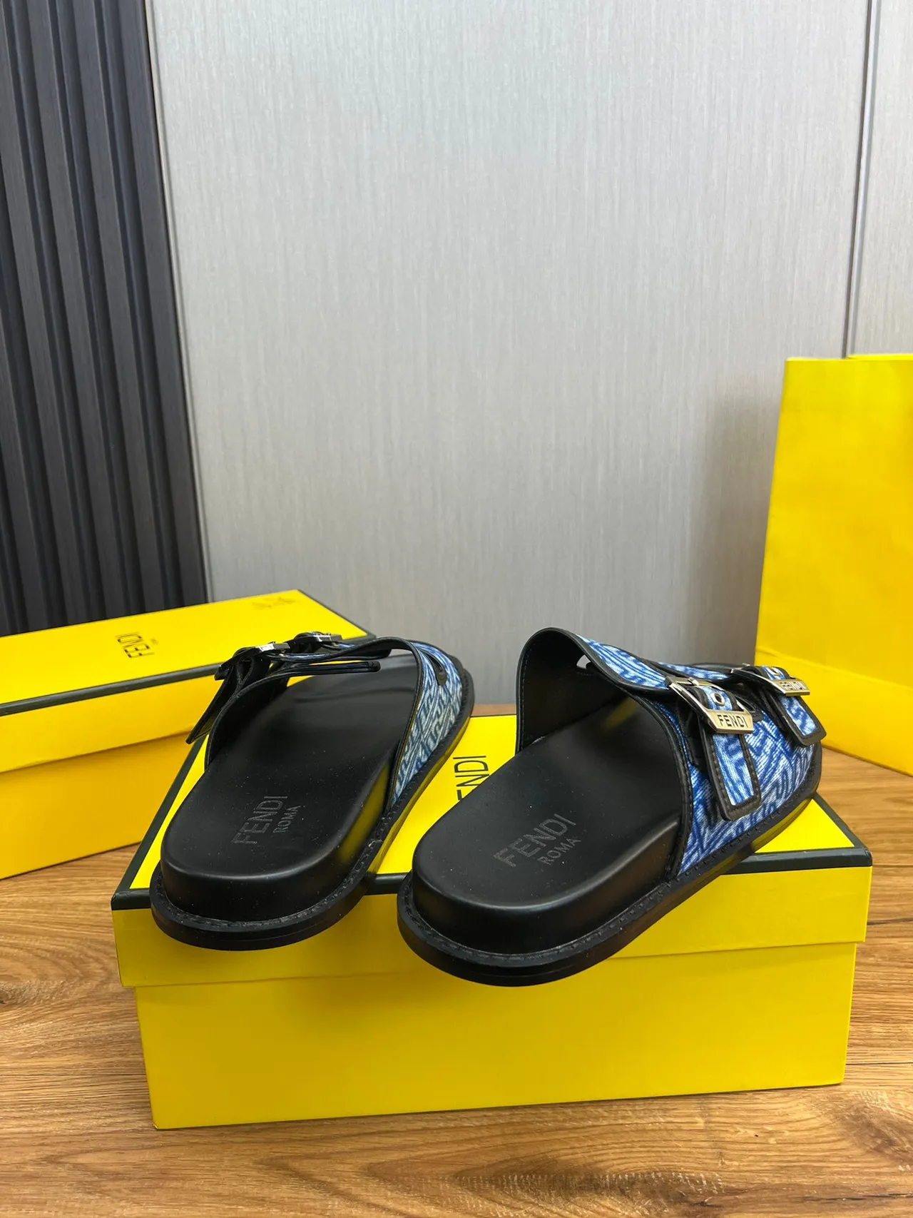 Fendi Mules à boucle bleu en Jacquard plates 9