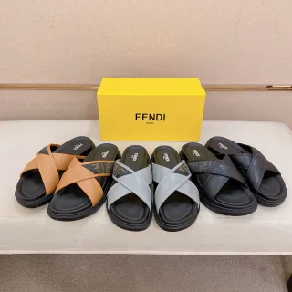 Fendi Sandália de Tiras Cruzadas Preto Bege Sola Plataforma