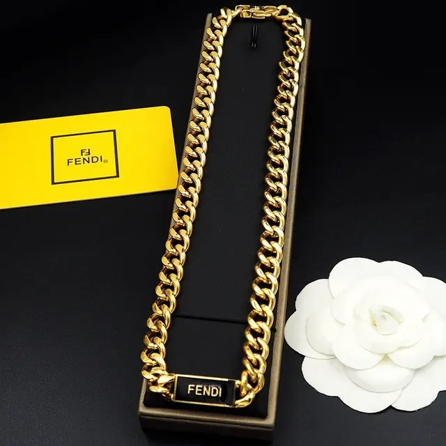 Collier Fendi Chaîne Curb Or-Ton avec plaque branded 2