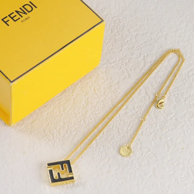 Fendi FF Logo এবং Logo Charm গোল্ড টোন নেকলেস 3