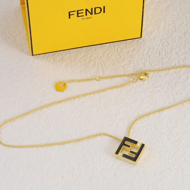 Fendi FF Logo এবং Logo Charm গোল্ড টোন নেকলেস 4