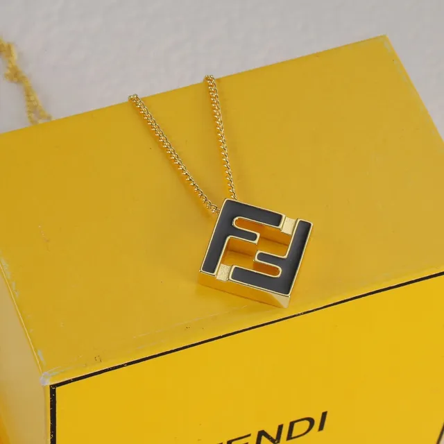 Fendi FF Logo এবং Logo Charm গোল্ড টোন নেকলেস 6