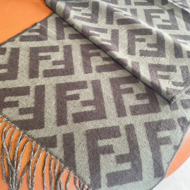 Fendi FF Monogram বেইজ এবং ব্রাউন ক্যাশমির স্কার্ফ 4