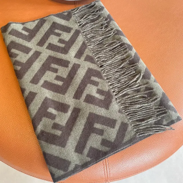 Fendi FF Monogram বেইজ এবং ব্রাউন ক্যাশমির স্কার্ফ 7