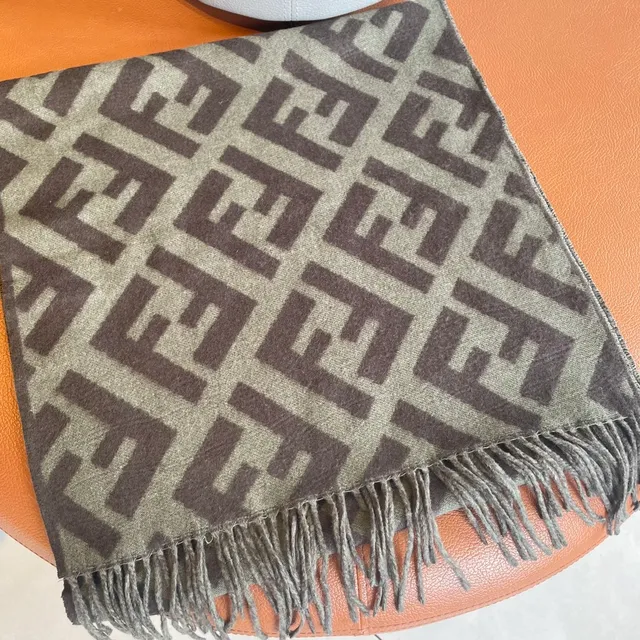 Fendi FF Monogram বেইজ এবং ব্রাউন ক্যাশমির স্কার্ফ 8
