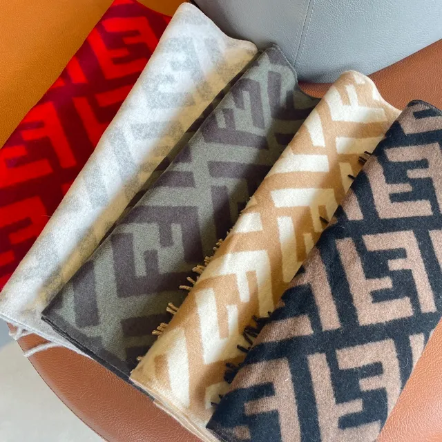 Fendi FF Monogram বেইজ এবং ব্রাউন ক্যাশমির স্কার্ফ 9