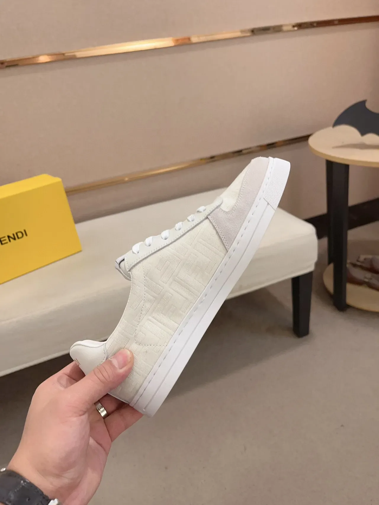 Fendi FF Monogram Sneakers Lifestyle Blanc et Gris 6