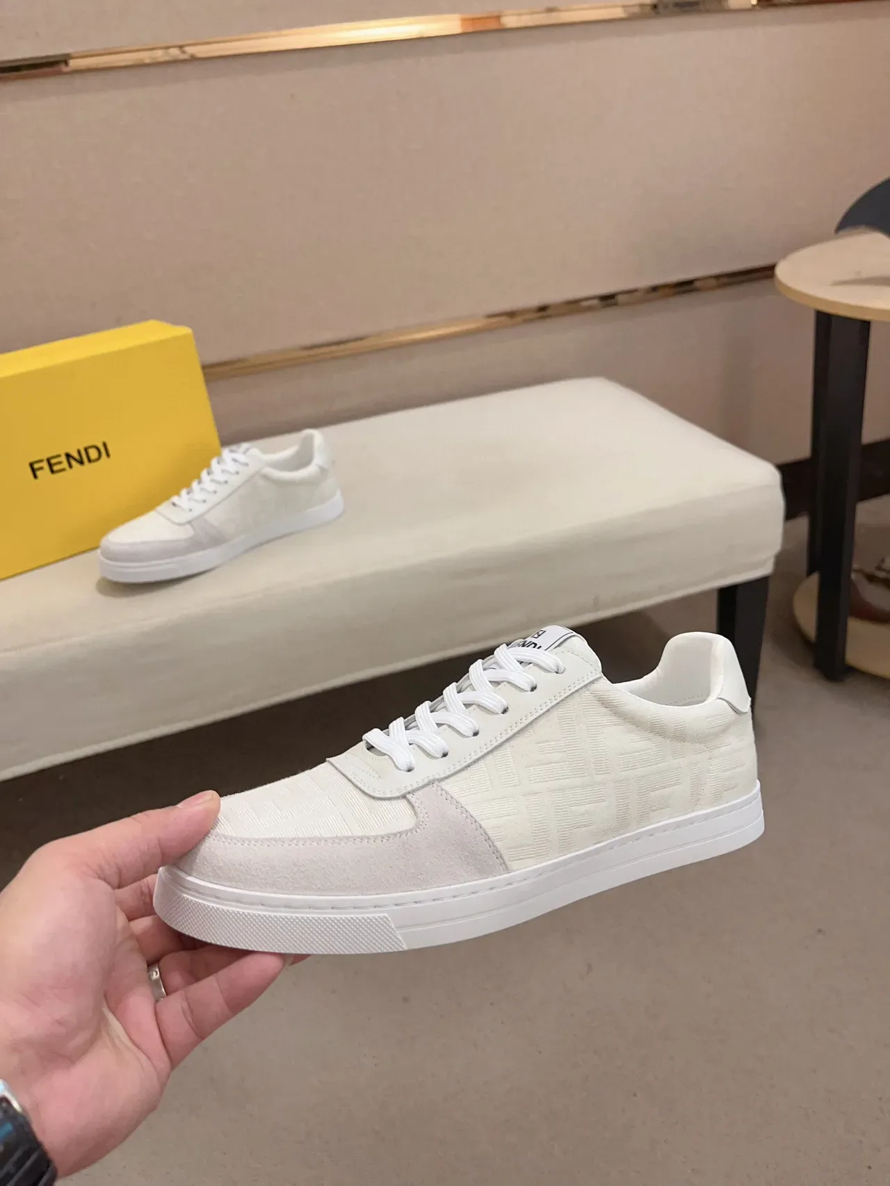 Fendi FF Monogram Sneakers Lifestyle Blanc et Gris 8