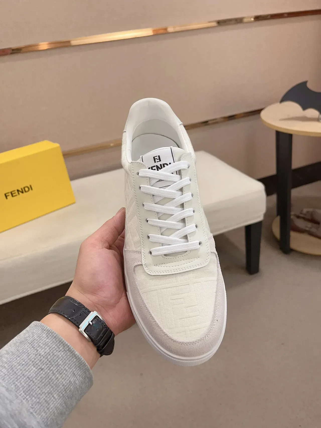Fendi FF Monogram Sneakers Lifestyle Blanc et Gris 9