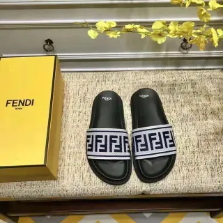 Fendi FF Slide Noir et Bleu marine Monogram sandales