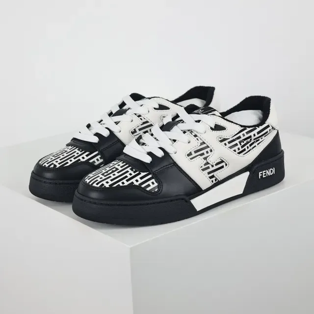 Fendi First Zapatillas Lifestyle Negras y Blancas de Cuero Monograma Geométrico con Recortes 2