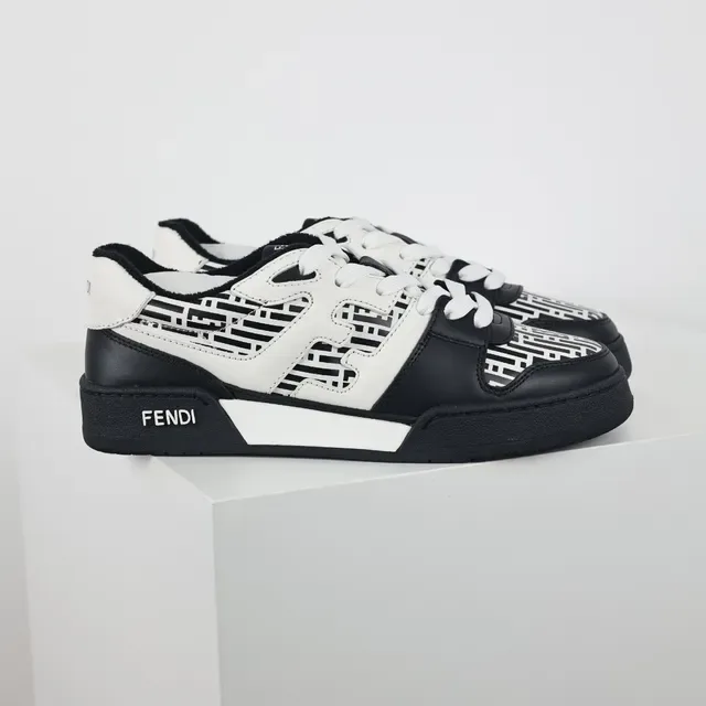 Fendi First Zapatillas Lifestyle Negras y Blancas de Cuero Monograma Geométrico con Recortes 3