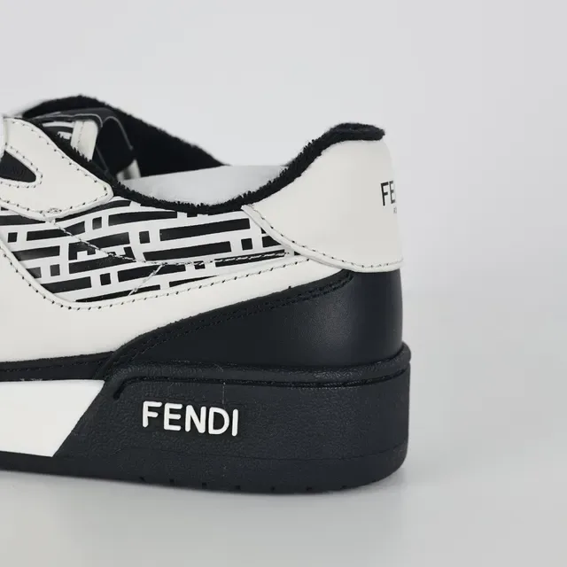 Fendi First Zapatillas Lifestyle Negras y Blancas de Cuero Monograma Geométrico con Recortes 4