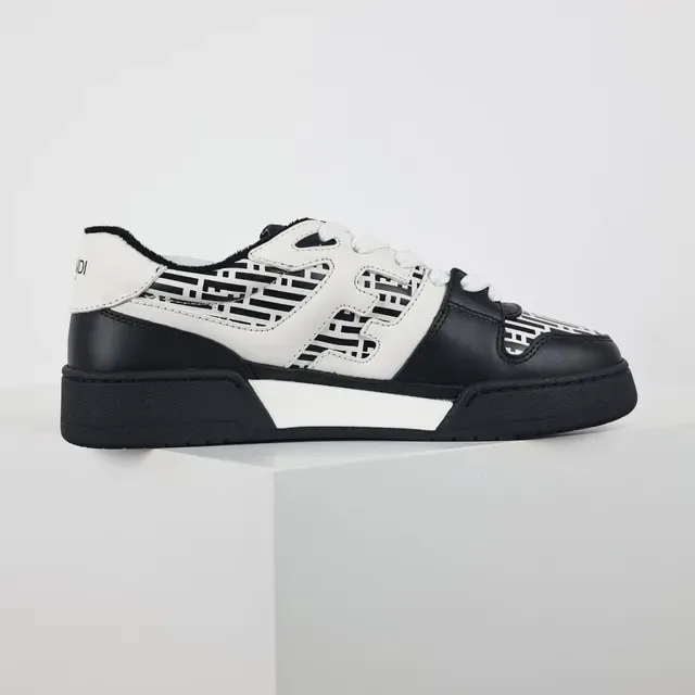 Fendi First Zapatillas Lifestyle Negras y Blancas de Cuero Monograma Geométrico con Recortes 7
