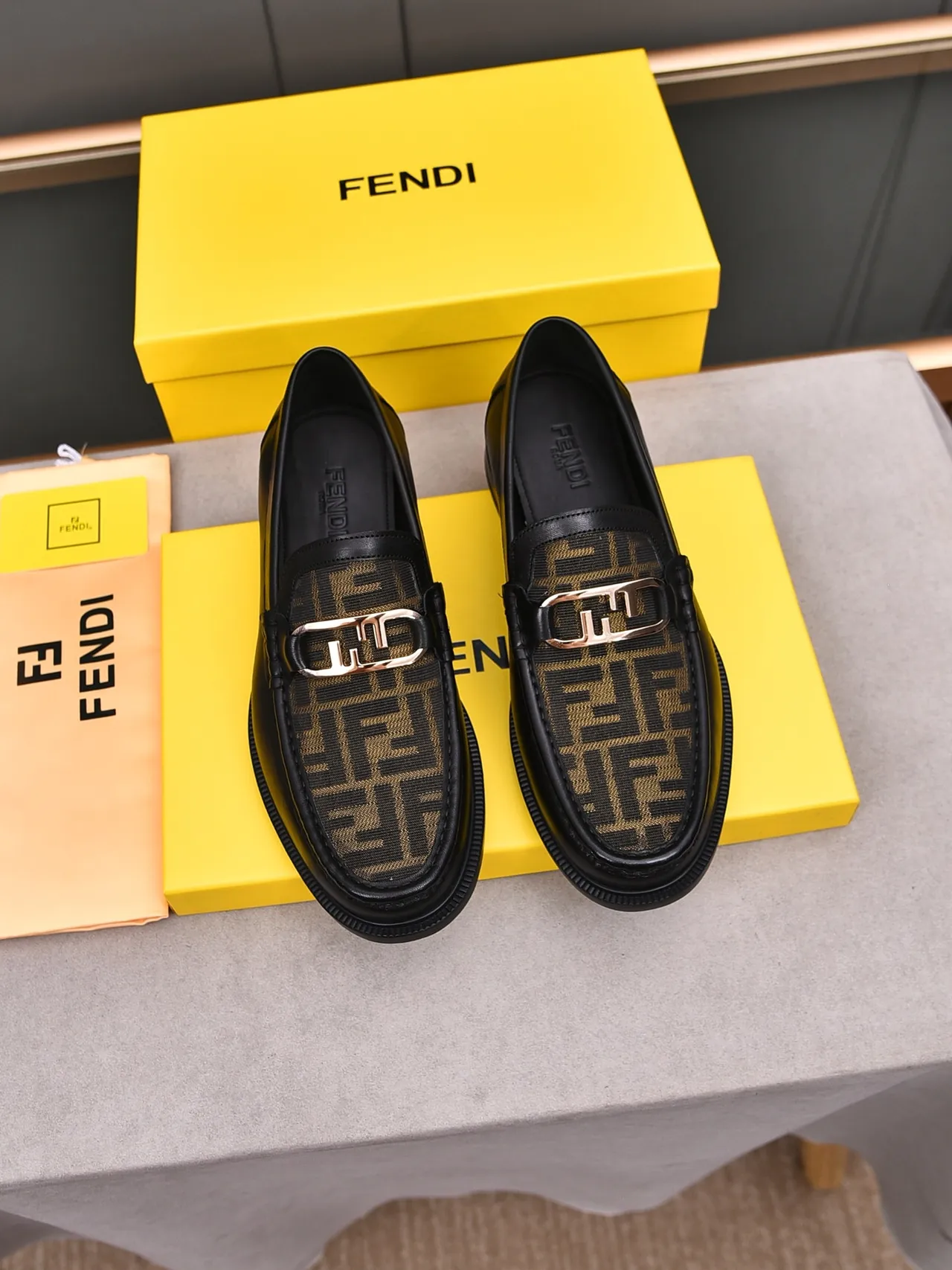 Fendi Horsebit কালো সোনালি চামড়া FF মনোগ্রাম ফ্যাব্রিক প্যানেল লুফার 3