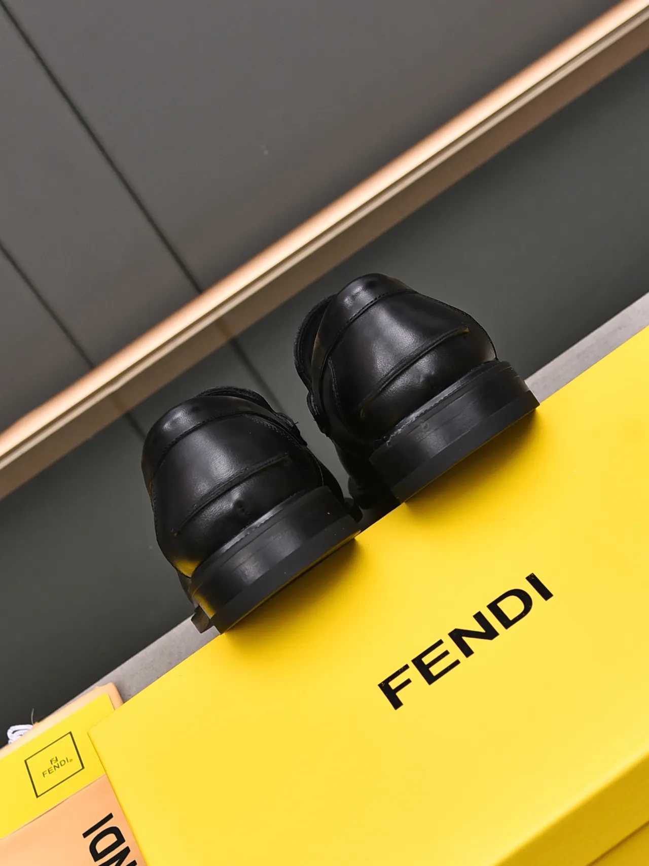 Fendi Horsebit কালো সোনালি চামড়া FF মনোগ্রাম ফ্যাব্রিক প্যানেল লুফার 4