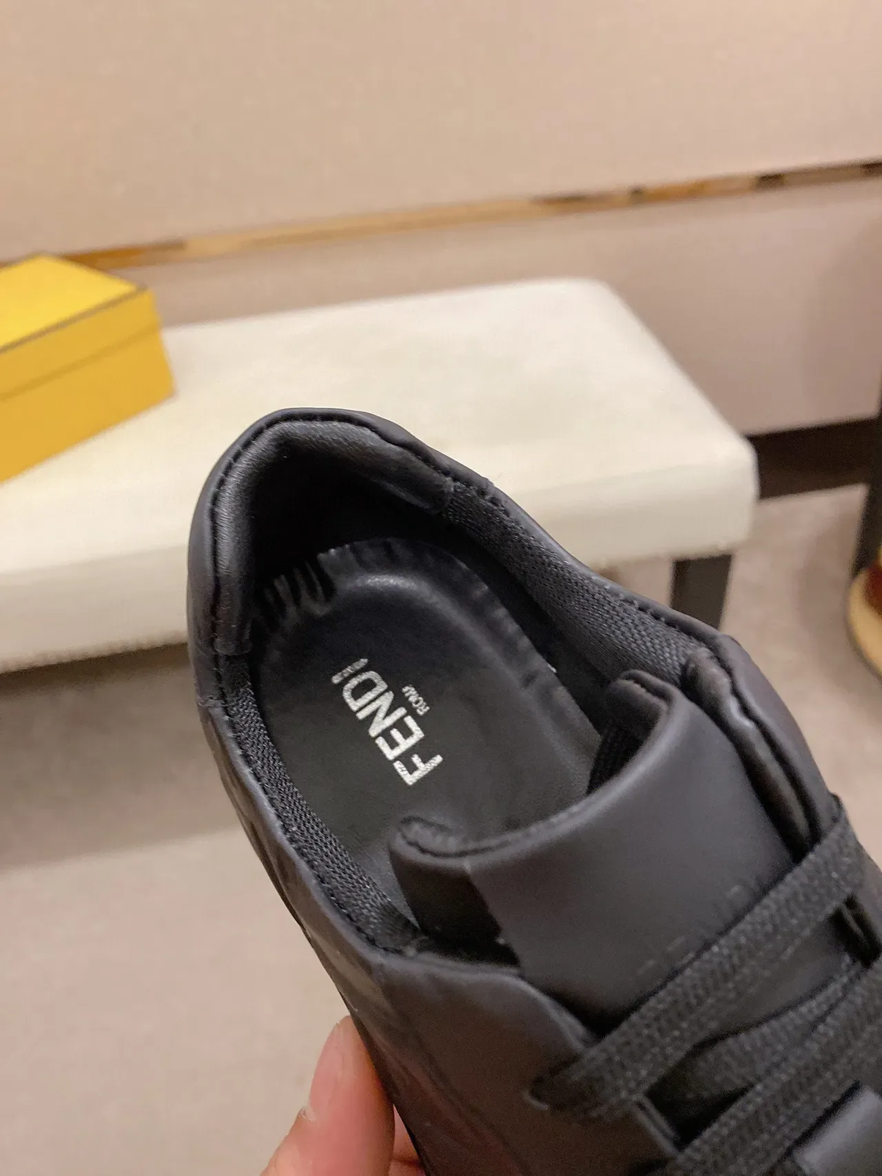 Fendi Mania Preto Monocromo Embossed FF Logo Sneakers Lifestyle 4