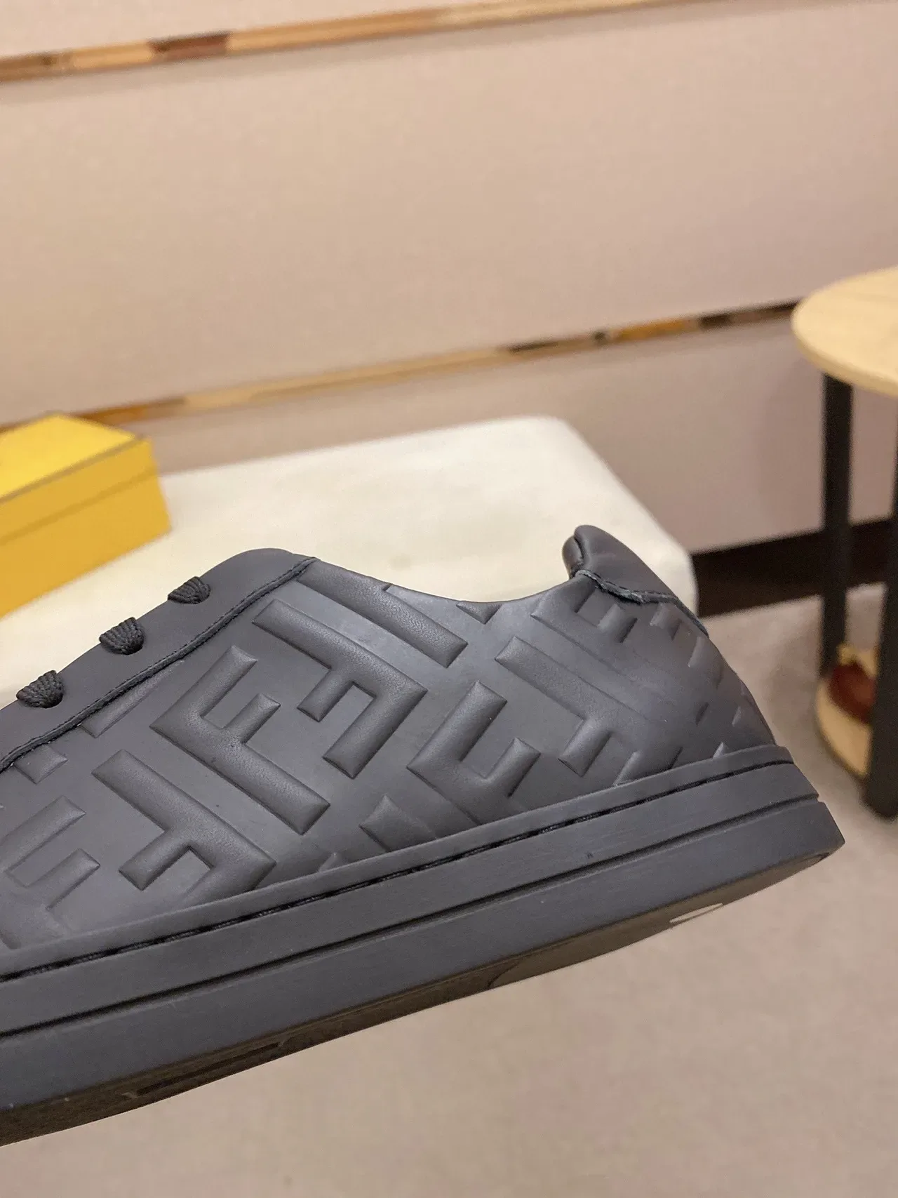 Fendi Mania Preto Monocromo Embossed FF Logo Sneakers Lifestyle 5