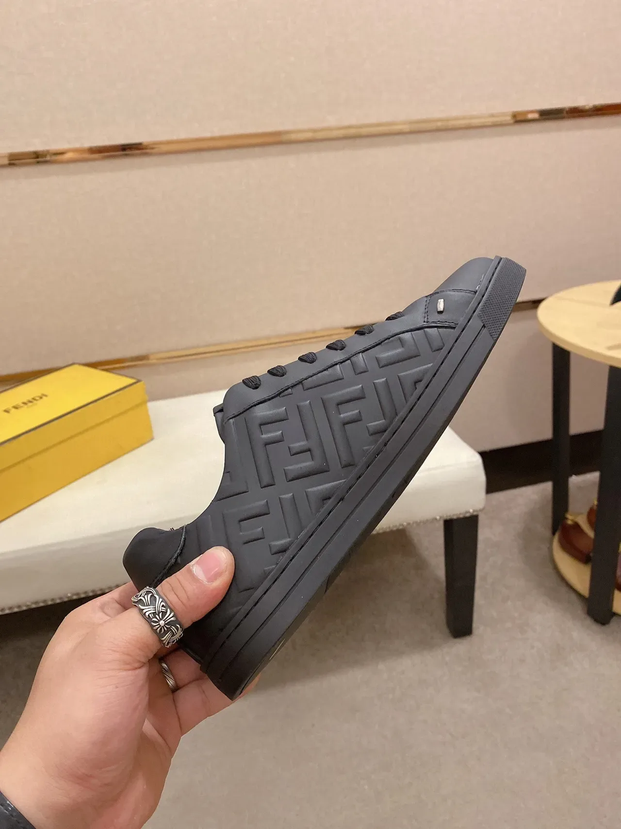 Fendi Mania Preto Monocromo Embossed FF Logo Sneakers Lifestyle 6