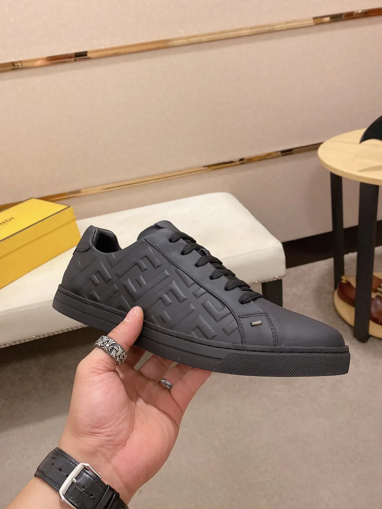 Fendi Mania Preto Monocromo Embossed FF Logo Sneakers Lifestyle 7