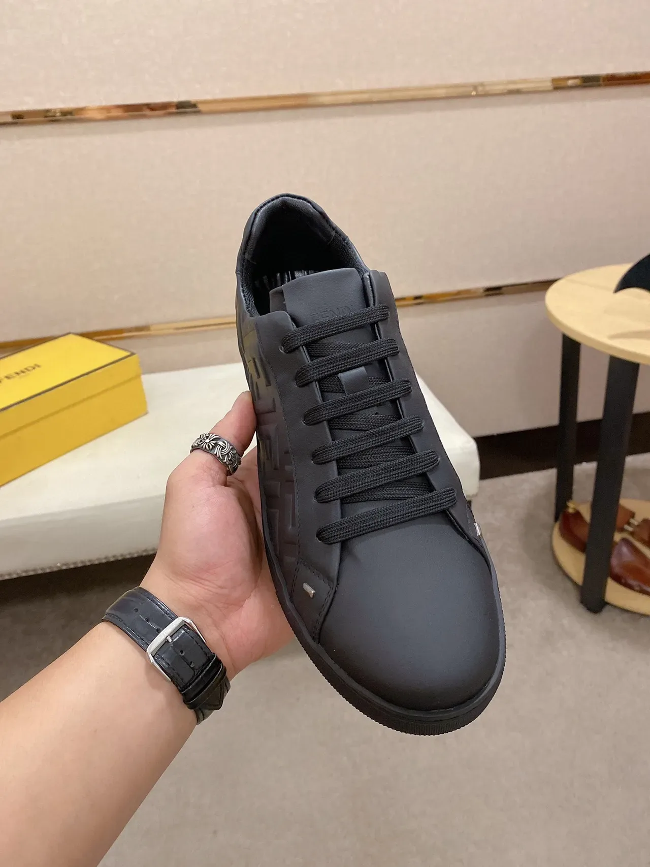 Fendi Mania Preto Monocromo Embossed FF Logo Sneakers Lifestyle 9