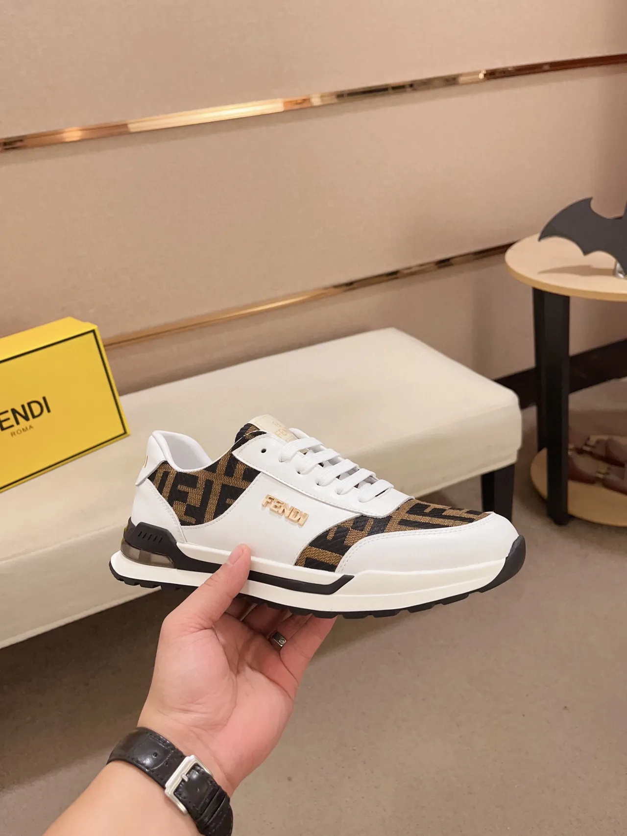 Fendi Tênis Lifestyle Branco e Marrom com Painéis Monogram 7
