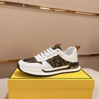 Fendi 白色棕色印花皮革上层基础生活方式运动鞋