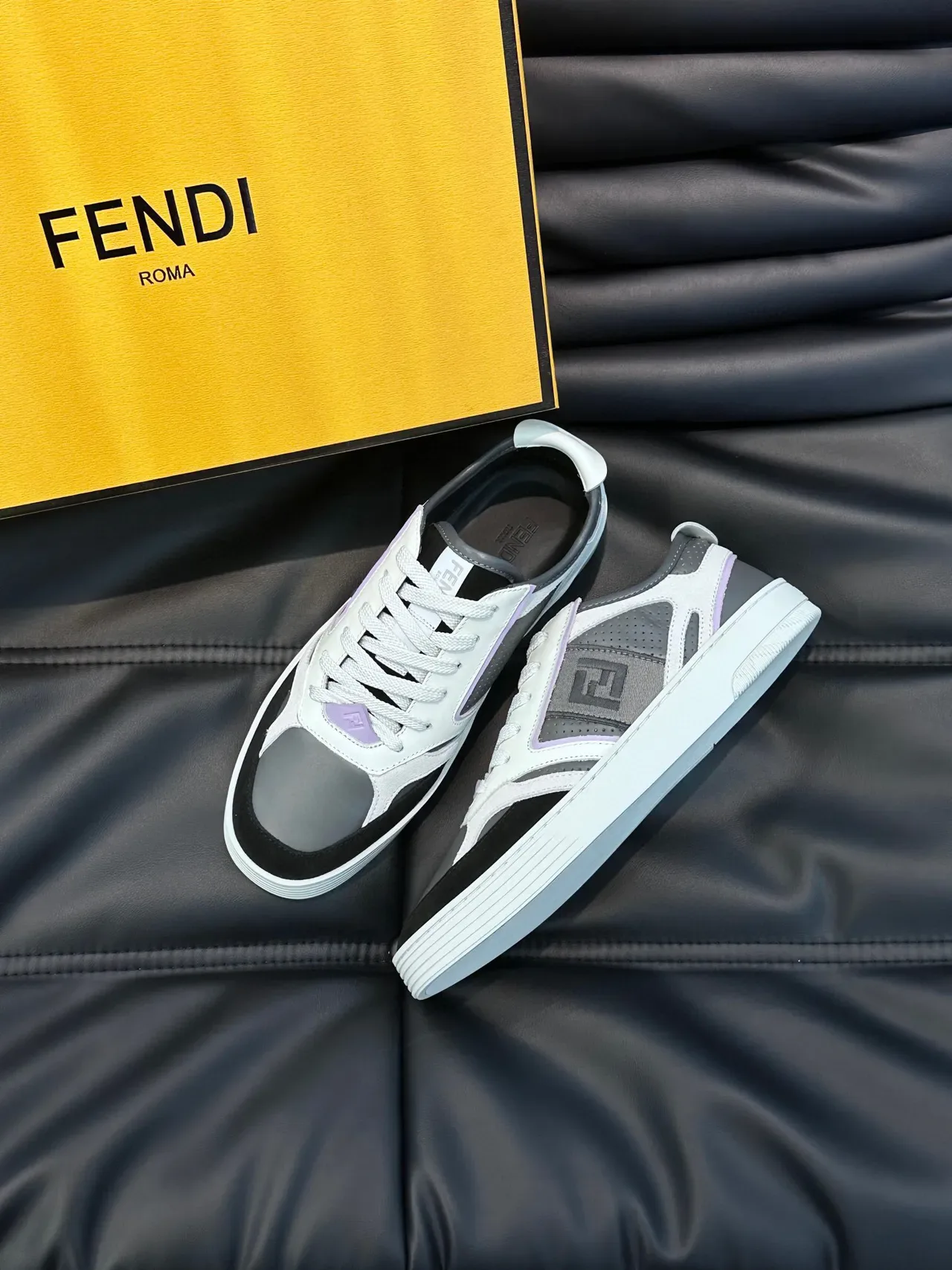 Fendi सफेद ग्रे लेयर्ड मिक्स्ड मटेरियल अपर पर्फोरेटेड पैनल्स लाइफस्टाइल स्नीकर 3