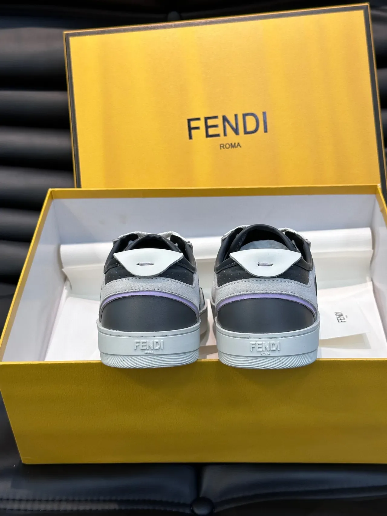 Fendi सफेद ग्रे लेयर्ड मिक्स्ड मटेरियल अपर पर्फोरेटेड पैनल्स लाइफस्टाइल स्नीकर 6