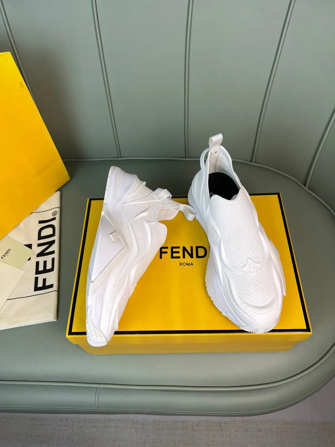 Fendi सफेद स्लिप ऑन निट अपर चंकी स्नीकर 4