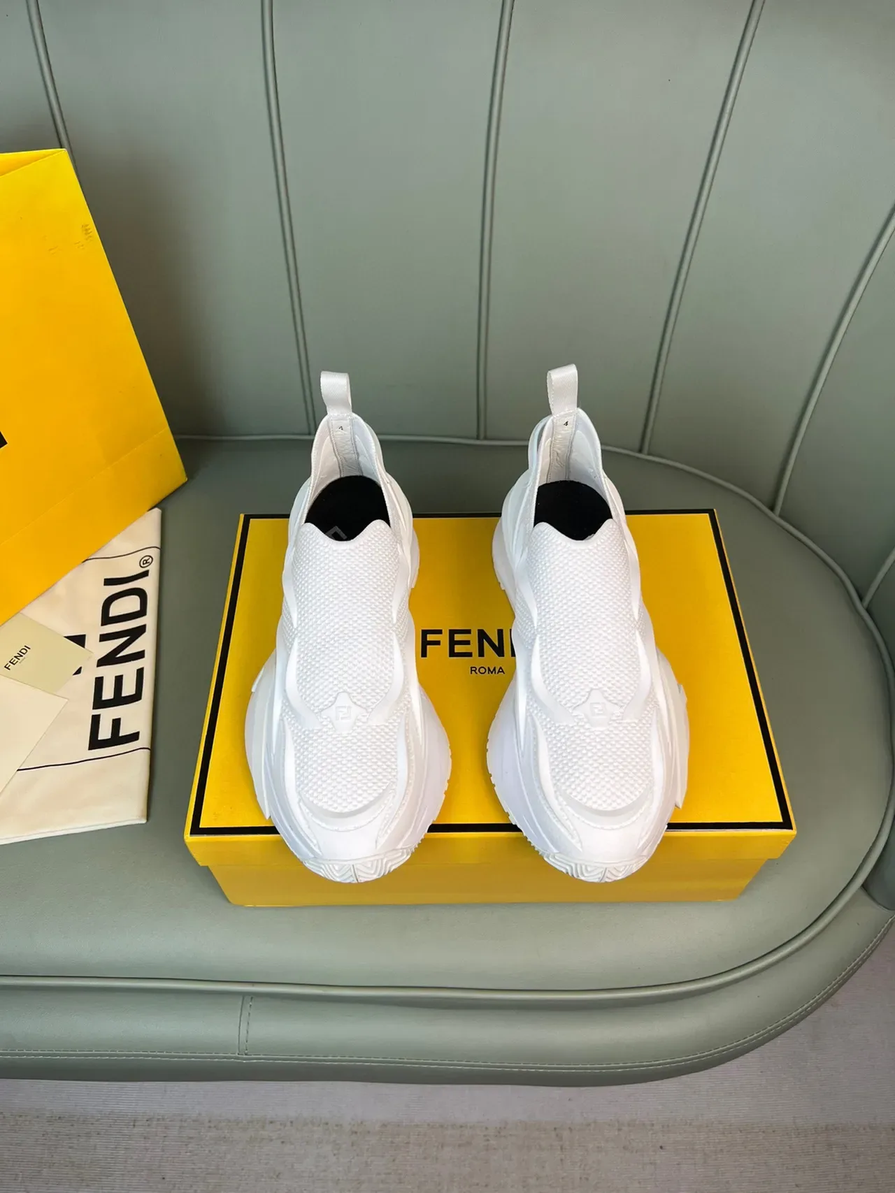 Fendi सफेद स्लिप ऑन निट अपर चंकी स्नीकर 8