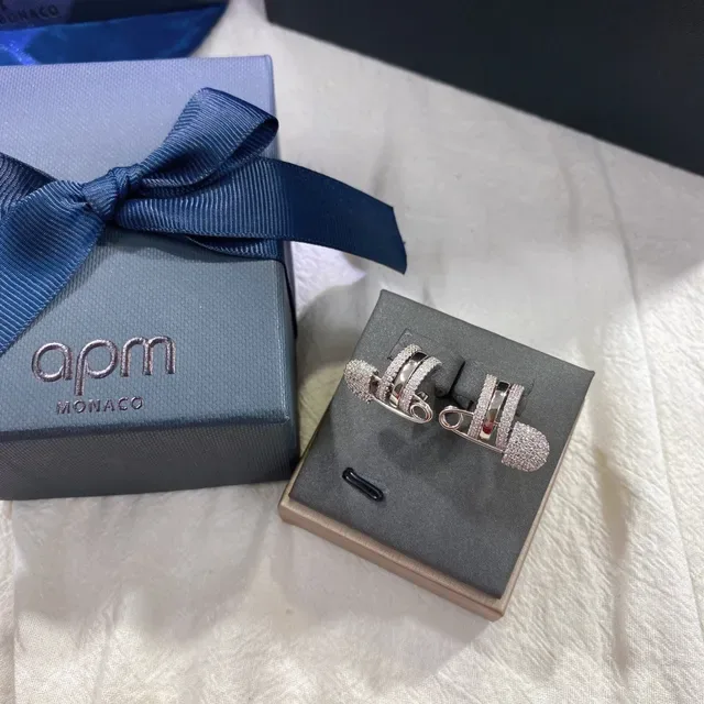 APM Monaco Pendientes Safety-Pin Pavé Cristal 7