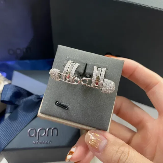 APM Monaco Pendientes Safety-Pin Pavé Cristal 8