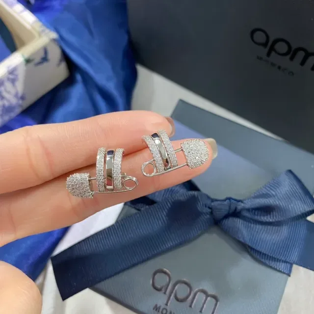 APM Monaco Pendientes Safety-Pin Pavé Cristal 9