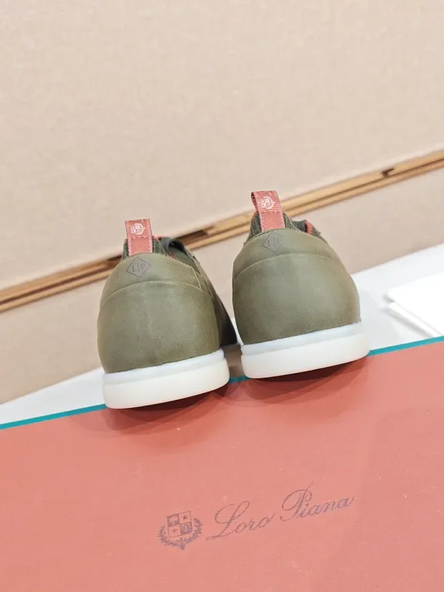 Army Green Black Low-Top Smooth Upper Sneakers 3