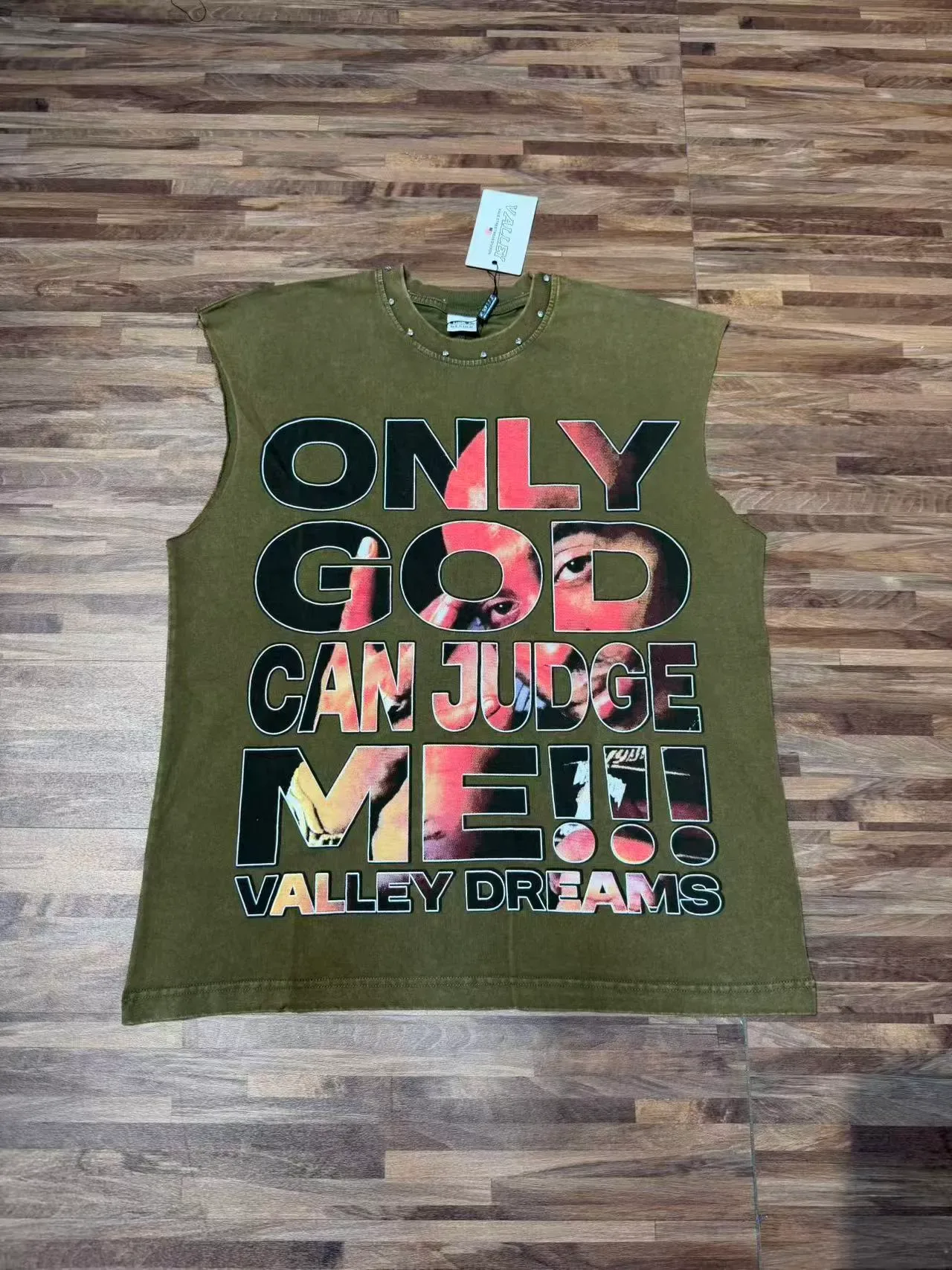 Army Green Black बिना आस्तीन का ग्राफिक-प्रिंट वेस्ट टॉप 10