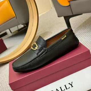 Bally لوفر أسود ذهبي جلد مقرمش مشبك حصان لوفر