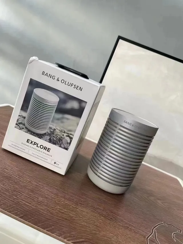Bang & Olufsen Explore काला ग्रे खुरदुरा एल्यूमिनियम बॉडी गोलाकार रूप पोर्टेबल स्पीकर 9