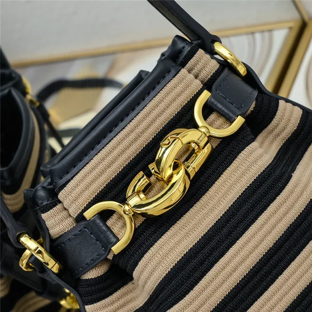 Sac à seau beige marron texture tressée effet rafia similaire bordure en cuir 16