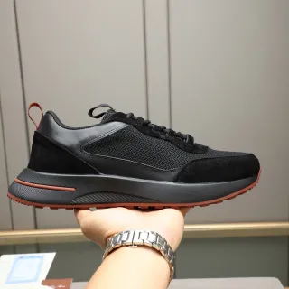 Sneaker de Lifestyle con suela esculpida de material mixto en negro y terracota